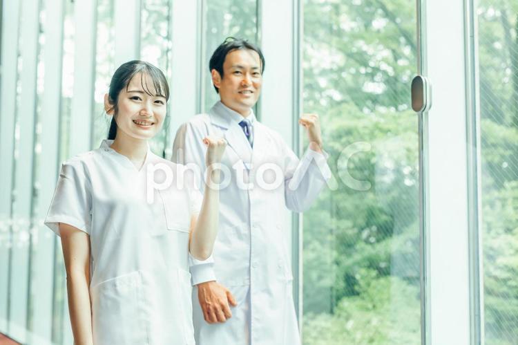 白衣を着た男性と女性 病院,医者,看護師の写真素材