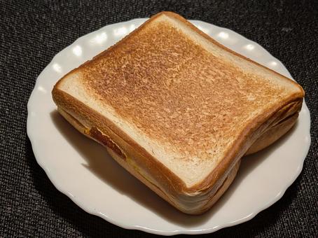 立冬前の金曜日の朝のホットサンドイッチの写真