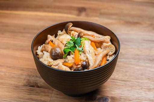 きのこ入り炊き込みご飯 きのこ入り炊き込みご飯 炊き込みご飯,ご飯,米の写真素材