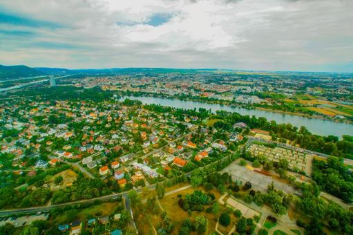 ウィーン・ドナウタワーの夜空と塔 ドナウタワー,ウィーン,オーストリアの写真素材