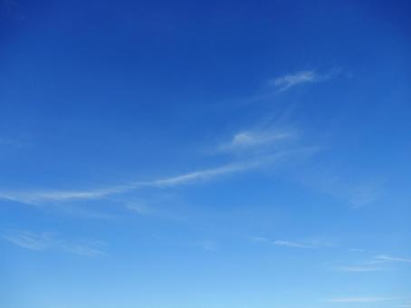 青空とかすみ雲 青空とかすみ雲の写真
