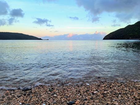 早朝の名瀬の海 早朝の名瀬の海の写真