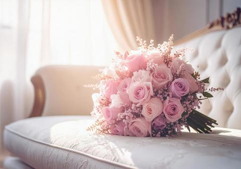 カウチの上のピンクのバラの花束の写真