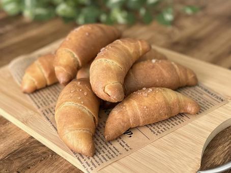 塩パン 塩パン,パン,焼きたてパンの写真素材