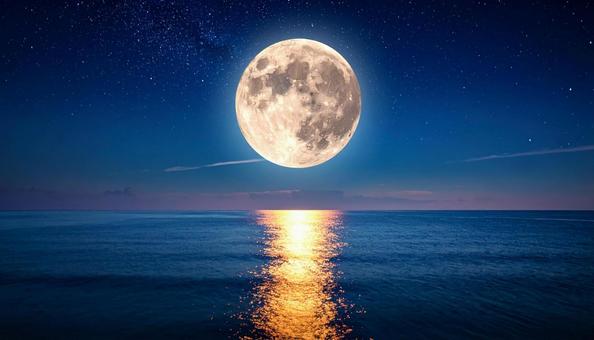 海に浮かぶ満月 海に浮かぶ満月の写真