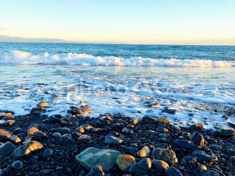 石ころと波 海,波打ち際,砂の写真素材