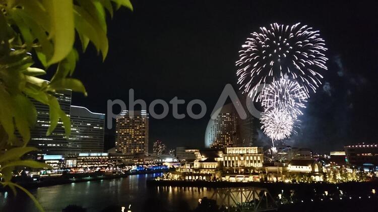 花火（横浜みなとみらい） 花火,花火大会,横浜の写真素材
