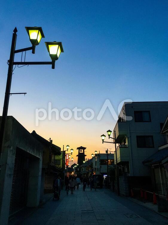 夕暮れ 夕暮れ,夕景,街並みの写真素材