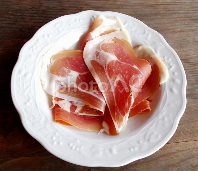 ワインのお供 イタリアの生ハム　 イタリア料理,イタリア,生ハムの写真素材
