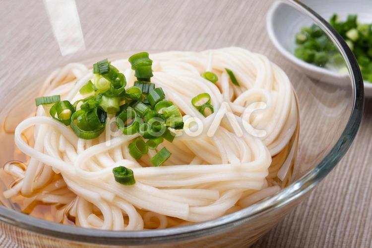ガラスの器に盛ったそうめん そうめん,麺類,つけ麺の写真素材