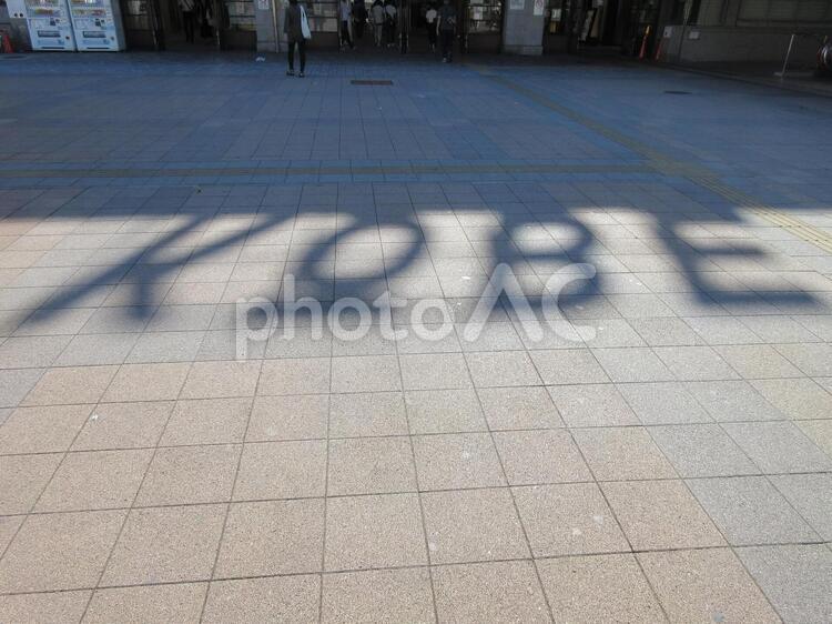 神戸駅の影絵 神戸駅,駅,影絵の写真素材