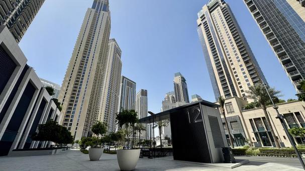 ドバイの住宅街 ドバイ,クリークハーバー,タワーマンションの写真素材