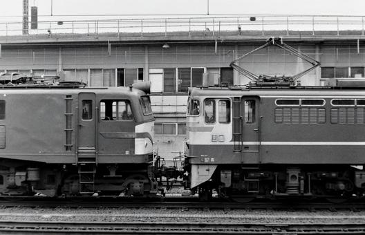手をつなぐ機関車 手をつなぐ機関車 のりもの,ef65形,ef58形の写真素材