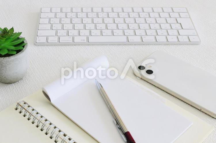 スマホとパソコン　データ移行　情報の共有 スマホ,情報,データの写真素材
