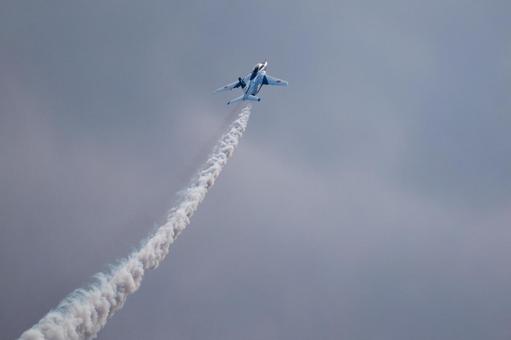 ブルーインパルス　バーティカル・クライム 入間基地,航空祭,航空自衛隊の写真素材