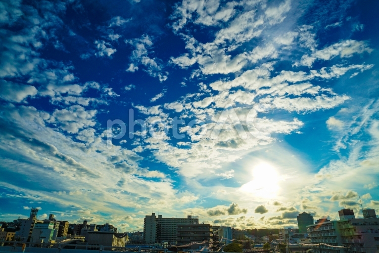 横浜の街並みと秋の空 横浜,みなとみらい,ビジネス街の写真素材