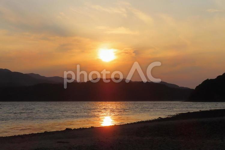 夕暮れと海 夕景,日没,遠景の写真素材