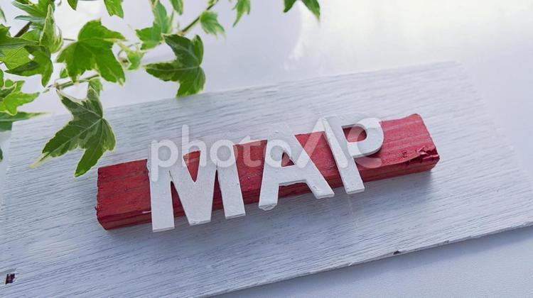 MAP（マップ）地図の文字、木のナチュラルなボード map,地図,マップの写真素材