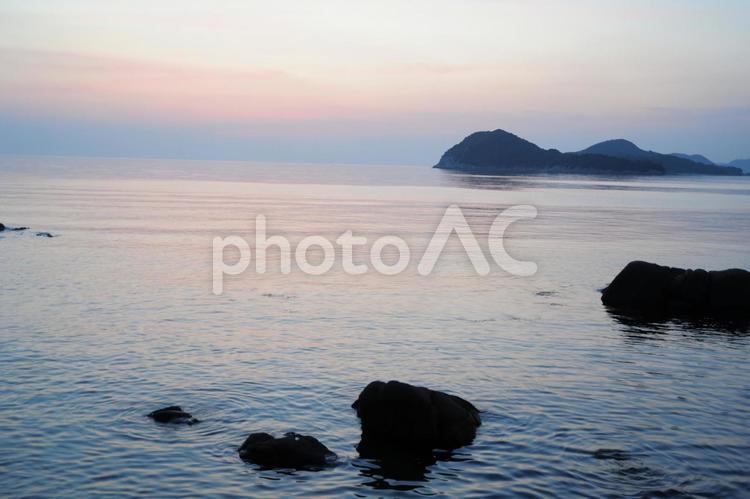 夕景の瀬戸内海 海,マリンブルー,スカイブルーの写真素材