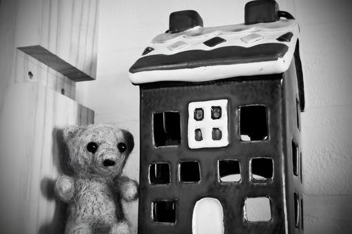 住宅に近づく熊 クマ,くま,熊の写真素材