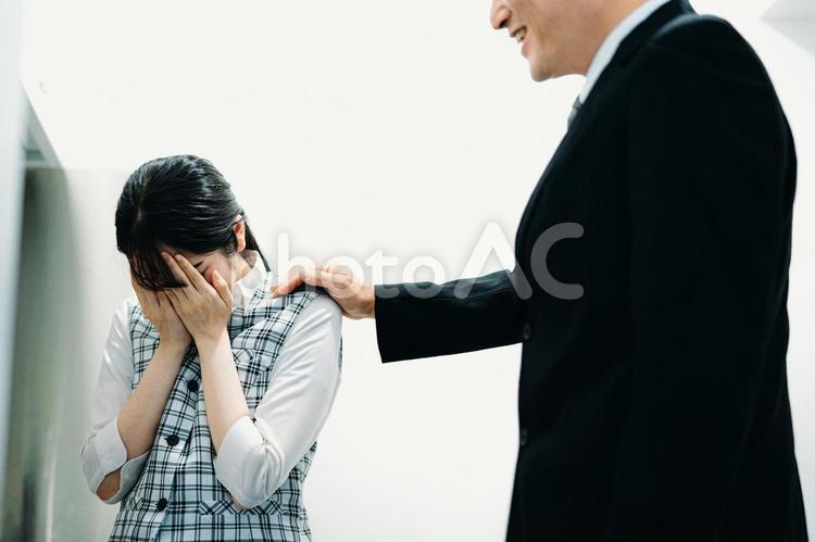 セクハラされる女性社員 セクハラ,パワハラ,モラハラの写真素材