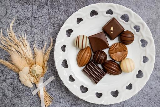 チョコレートとドライフラワー バレンタインデー,チョコレート,バレンタインの写真素材