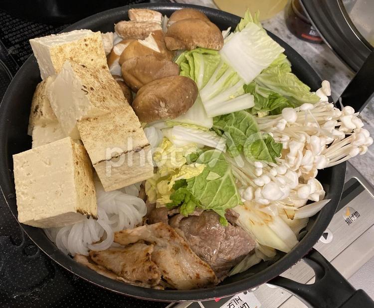 すきやき おうちごはん,フライパン,熱々の写真素材