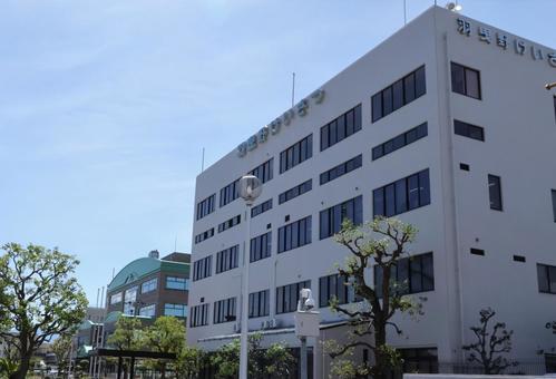 羽曳野市の街並み(羽曳野警察と市役所) 羽曳野市の街並み(羽曳野警察と市役所) 羽曳野市,街並み,町並みの写真素材