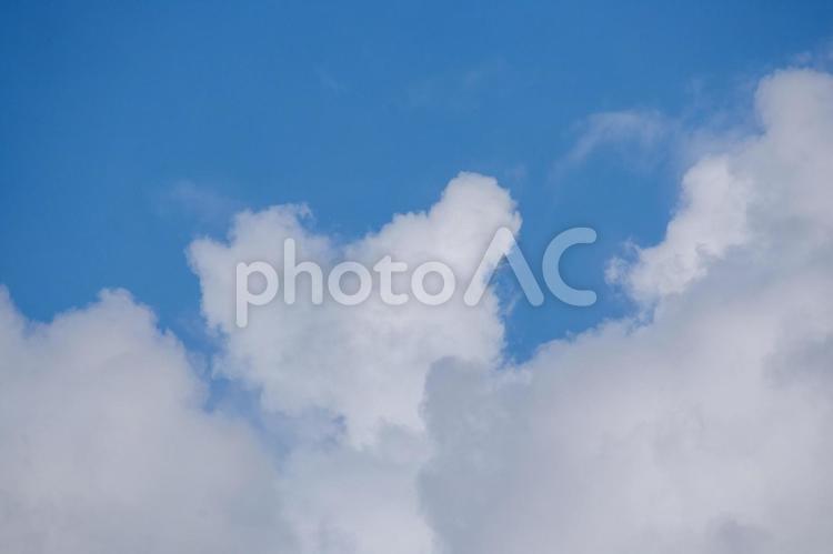東京の赤坂6丁目から見える夏の雲 住宅街,夏,日本の写真素材