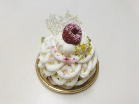 White cake decorated in the shape of a tree, JPG White cake decorated in the shape of a tree, JPG
