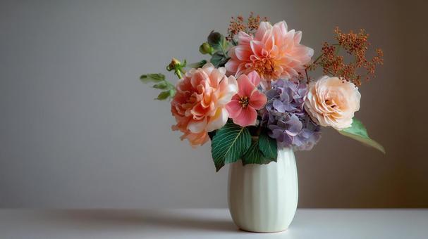 花瓶に生けたカラフルなブーケ 花瓶に生けたカラフルなブーケの写真