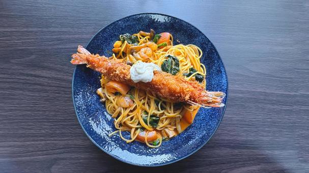 エビフライが乗ったパスタ エビフライが乗ったパスタ エビフライ,海老,パスタの写真素材