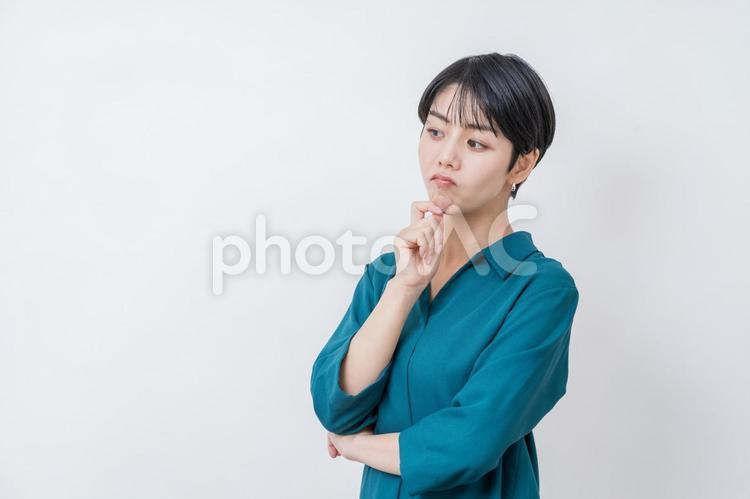 困って頬杖をつくビジネスウーマン。 ビジネスウーマン,ビジネス,女性の写真素材