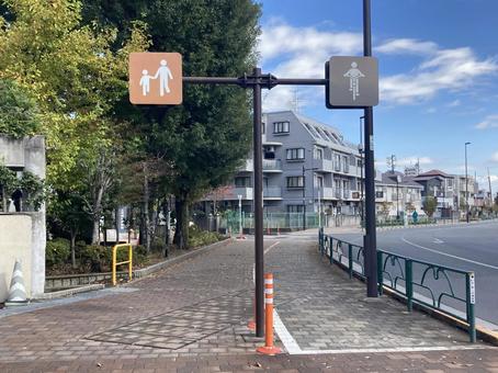 歩行者・自転車通行帯 歩行者,自転車,安全運転の写真素材