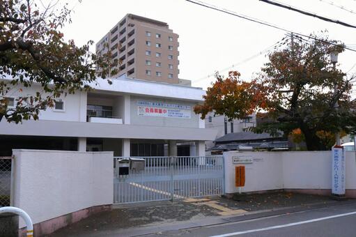 東大阪市シルバー人材センター　建物外観 東大阪市シルバー人材センター,シルバー人材センター,建物の写真素材