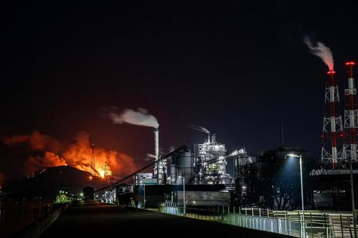 工場に迫る山林火災3 山火事,山林火災,自然災害の写真素材