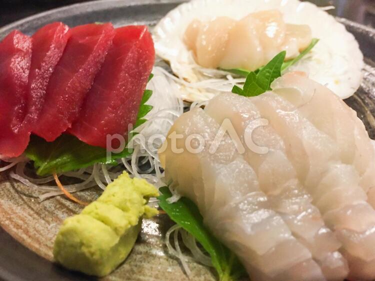 お刺身の盛合せ(マグロ・鯛・ホタテ) 刺身,マグロ,和食の写真素材