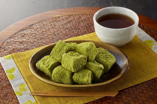 わらび餅【抹茶】とほうじ茶 わらび餅【抹茶】とほうじ茶 わらび餅,抹茶,ほうじ茶の写真素材