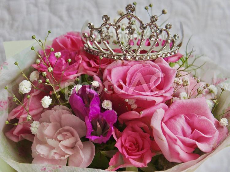 ティアラと美しいピンク色のブーケ 花,ブーケ,花束の写真素材