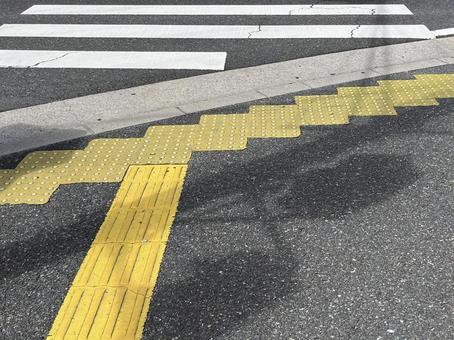 横断歩道 点字ブロック 横断歩道 点字ブロックの写真