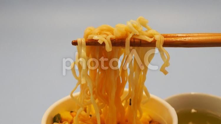 カップラーメン・お家ごはん（食べる） カップラーメン,カップ麺,インスタントの写真素材