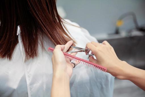 毛先を整える 毛先を整える 美容院,カット,ロングヘアーの写真素材