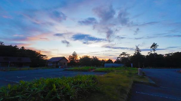 夕闇迫る大台ケ原 夕闇迫る大台ケ原 大台ケ原駐車場,奈良県,夕日の写真素材