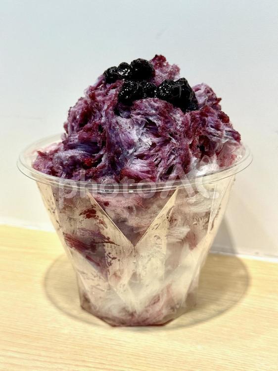 ブルーベリーのかき氷 氷菓子,風物詩,シロップの写真素材