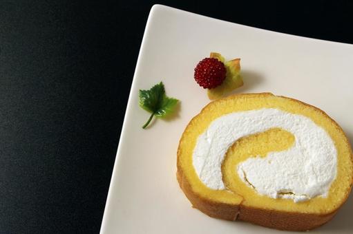 クリームロールケーキ クリームロールケーキ ロールケーキ,クリーム,スポンジケーキの写真素材