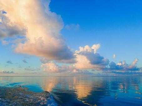 海上のから空の眺め 海上のから空の眺めの写真