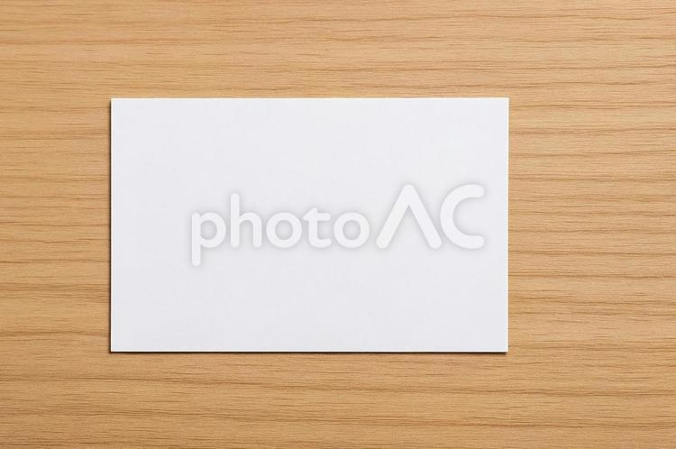 名刺背景・テーブルに置かれた白紙カード 名刺,白紙カード,テーブルの写真素材