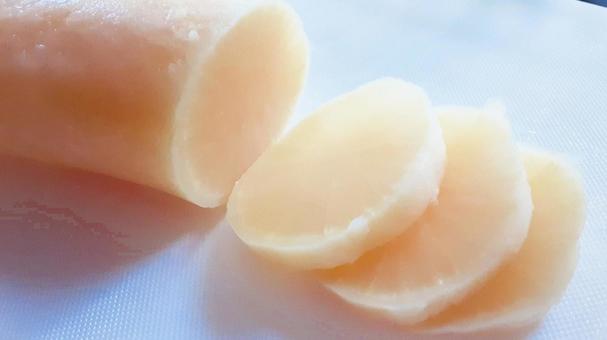 たくあんを切る・1の写真