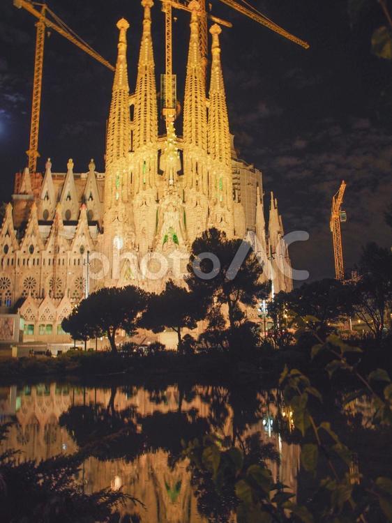 スペイン　夜のサグラダファミリアの外観 旅行,旅,観光の写真素材