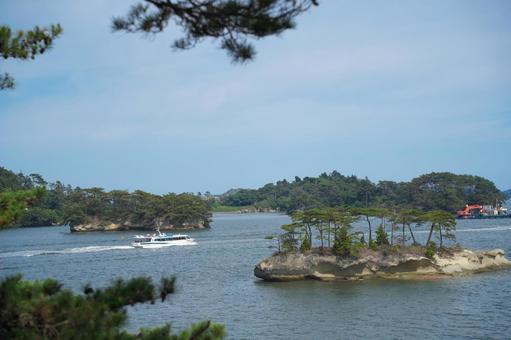 松島の海と遊覧船 松島の海と遊覧船 松島,日本三景,宮城の写真素材